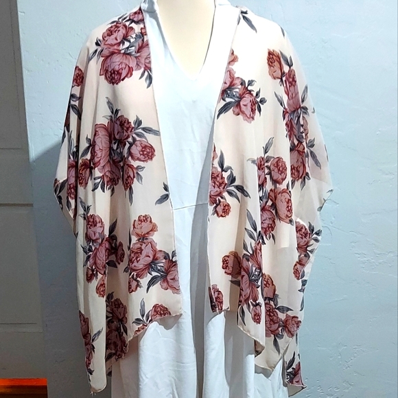 Live 4 Truth Other - Live 4 Truth pink cover-up with burgundy cabbage roses